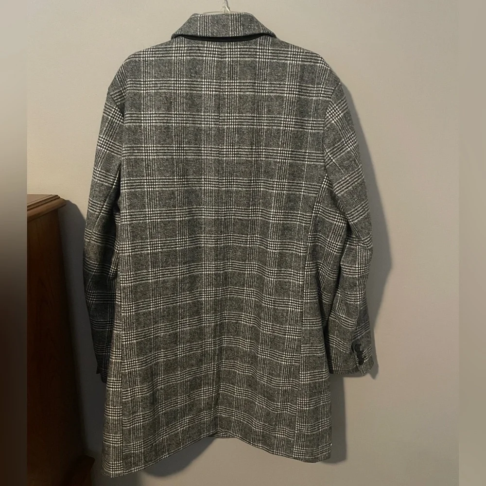 American Eagle Outfitters Men's Black and White Checkered Trench Coat - Picture 3 of 3